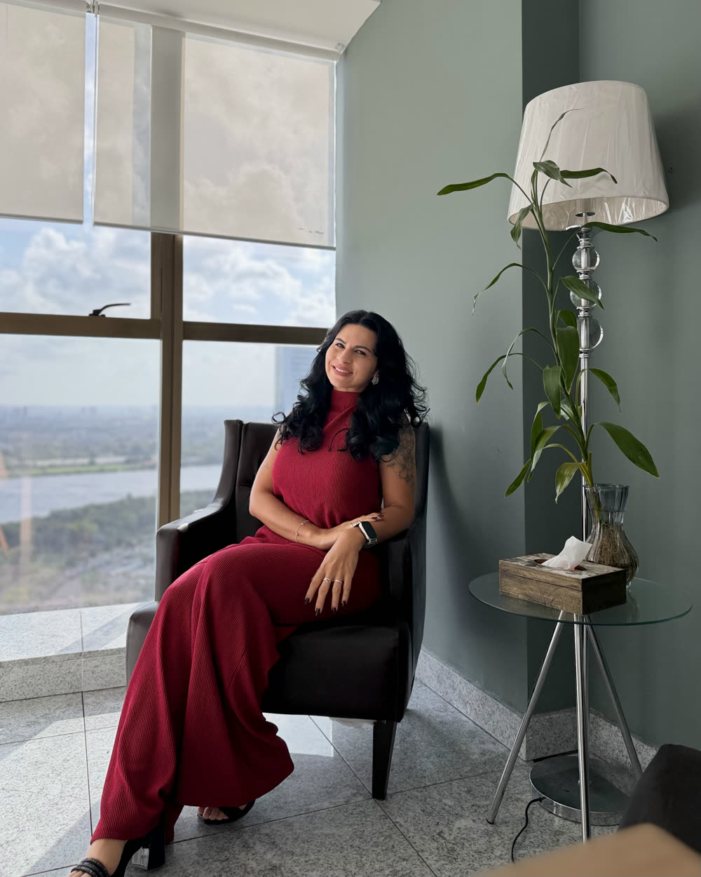Tatiana Aniceto no consultório, em Recife